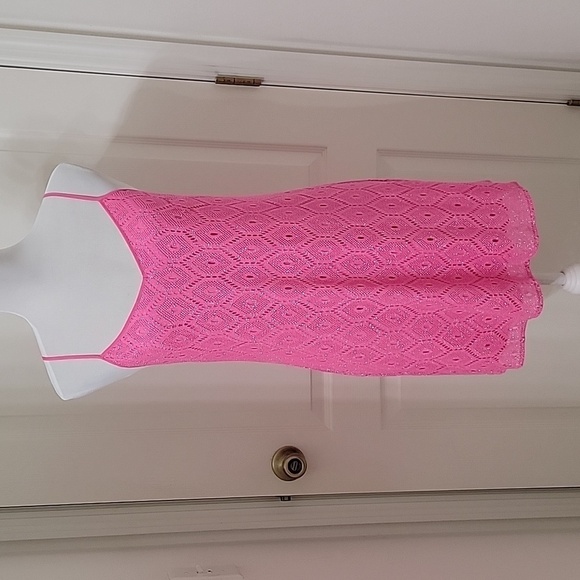 Lilly Pulitzer Size S Barbie Pink w/ Gold Metallic Threading Lace Mini Dress - Picture 1 of 13